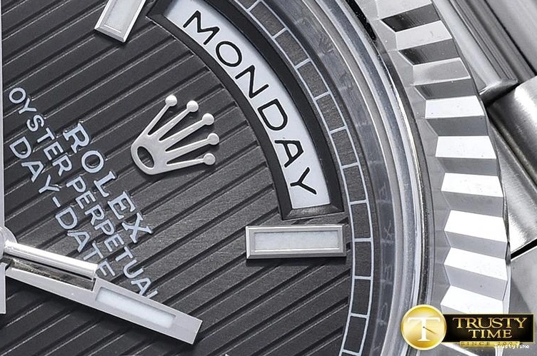 1114 RDD0202B – DayDate 40mm ModernLook 666